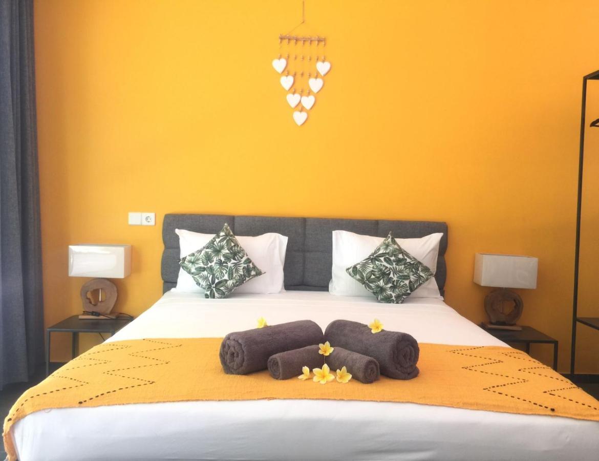 Le Chien Rouge Hotell Lovina Exteriör bild
